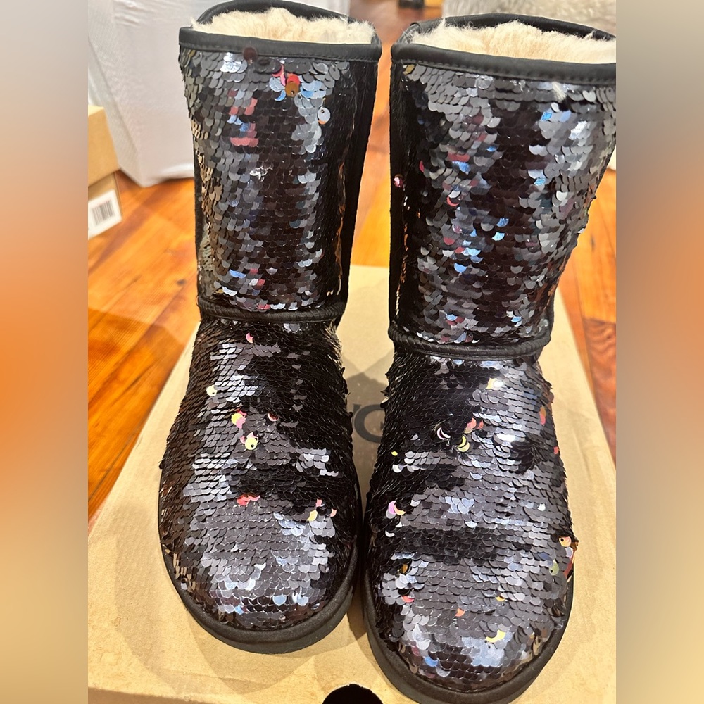 Black classic short sequin Uggs